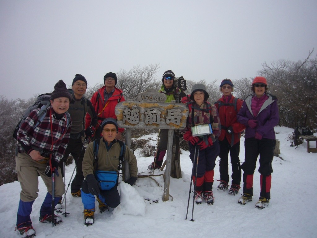 越前岳山頂にて集合写真