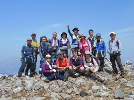 最高点(1,098m)で記念撮影