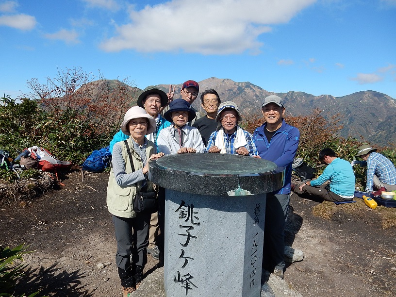 銚子ヶ峰頂上にて集合写真