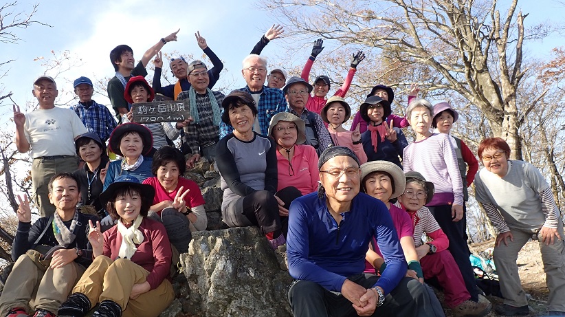 山頂にて全員集合写真